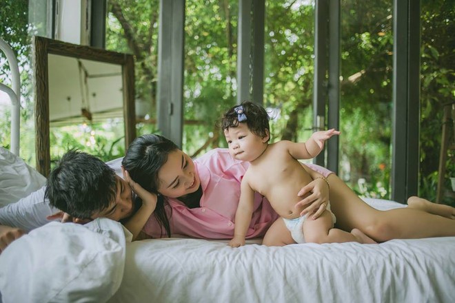 Khi bố v&agrave; con g&aacute;i khoe ảnh khẳng định chủ quyền thế giới n&agrave;y l&agrave; của ch&uacute;ng m&igrave;nh, hội chị em chỉ biết đăng đ&agrave;n tuyển chồng gấp - Ảnh 10.