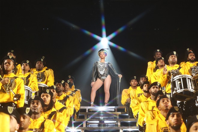 Nhìn lại Coachella 2018: Thử thách quá lớn để Ariana vượt qua được sân khấu huyền thoại của Beyoncé - Ảnh 6.
