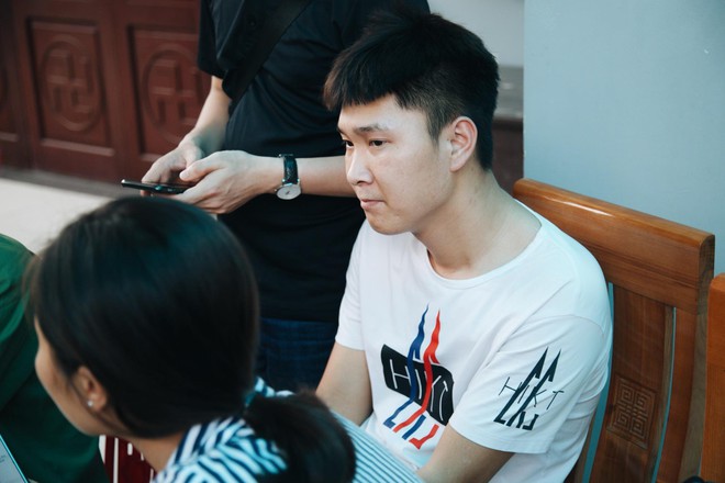 Mẹ đứng kh&ocirc;ng vững, gọi t&ecirc;n con đến lạc giọng tại nh&agrave; tang lễ sau vụ hỏa hoạn cướp đi sinh mạng của 8 người - Ảnh 3.