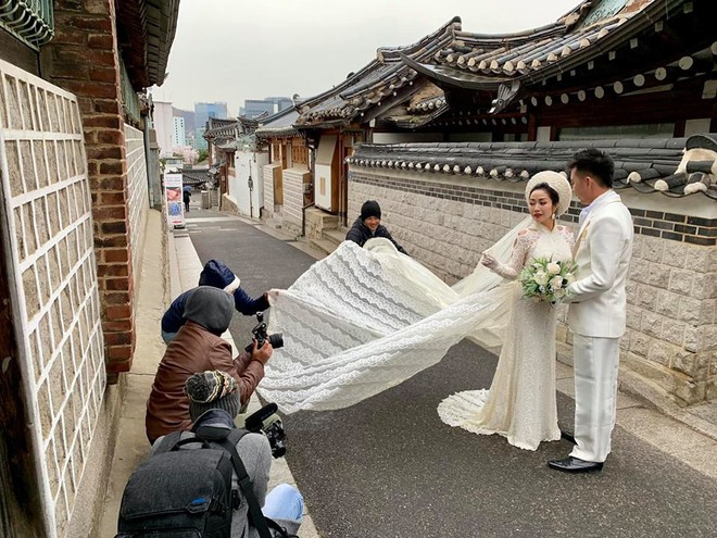 Ốc Thanh Vân cùng ông xã chụp ảnh cưới ngọt ngào như vợ chồng son tại Hàn Quốc sau 2 thập kỉ gắn bó - Ảnh 3.