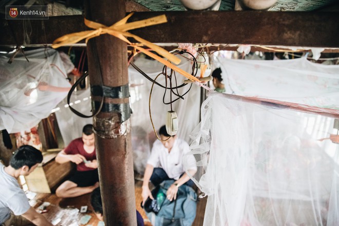 Cuộc sống lênh đênh trên thuyền của người lao động nhập cư ở Hà Nội: "Chả có gì khó khăn, đông vui là chính" - Ảnh 17.