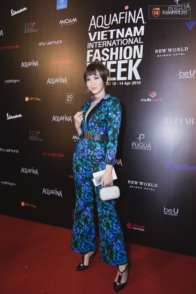 Tiểu Vy giật giũ, Nam Em thành đại phu nhân trên thảm đỏ Aquafina Vietnam International Fashion Week - Ảnh 19.