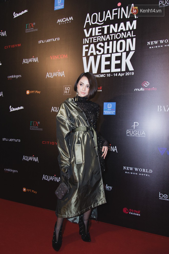 Tiểu Vy giật giũ, Nam Em thành đại phu nhân trên thảm đỏ Aquafina Vietnam International Fashion Week - Ảnh 22.