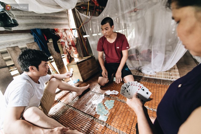 Cuộc sống l&#234;nh đ&#234;nh tr&#234;n thuyền của người lao động nhập cư ở H&#224; Nội: &quot;Chả c&#243; g&#236; kh&#243; khăn, đ&#244;ng vui l&#224; ch&#237;nh&quot; - Ảnh 18.