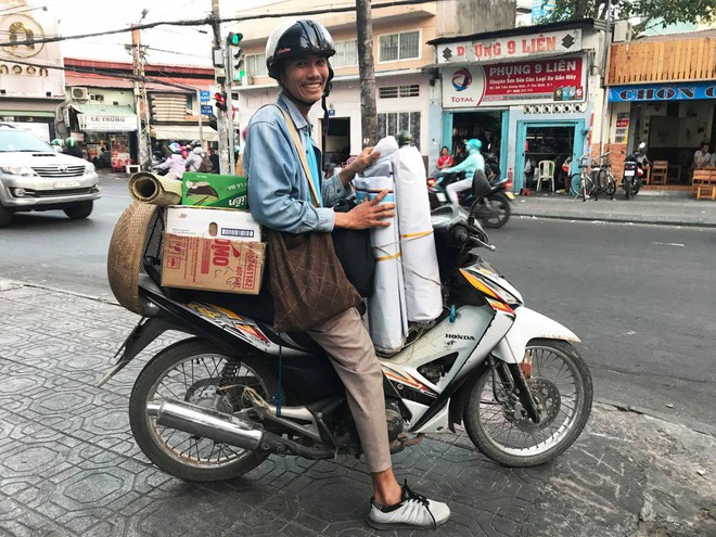 Thầy gi&aacute;o bỏ nghề, về vườn sản xuất ống h&uacute;t bằng cỏ, thay thế sản phẩm nguy hại m&ocirc;i trường - Ảnh 1.