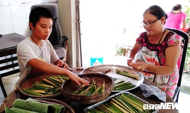 Thầy gi&aacute;o bỏ nghề, về vườn sản xuất ống h&uacute;t bằng cỏ, thay thế sản phẩm nguy hại m&ocirc;i trường - Ảnh 3.