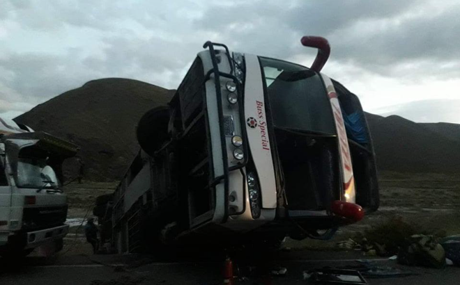 Tai nạn xe buýt tại Bolivia, gần 40 người thương vong  - Ảnh 1.