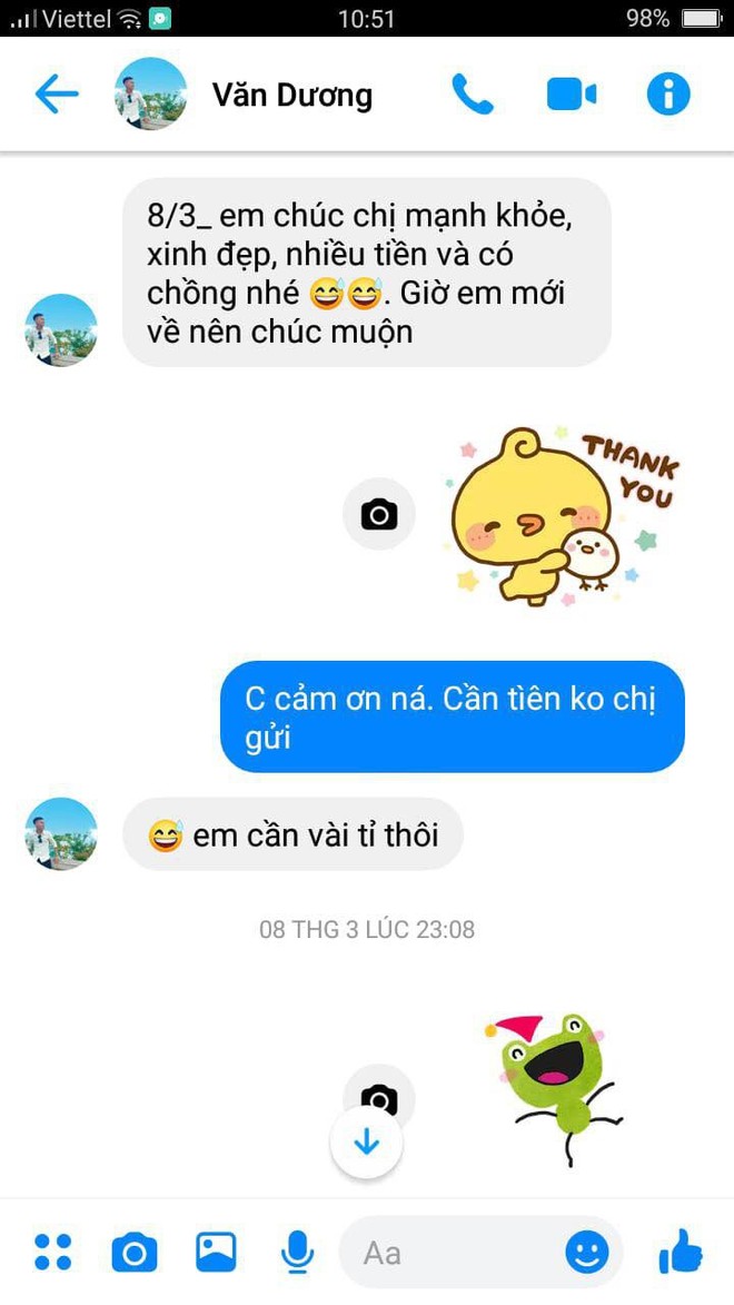 Nhà có em út có nghĩa là tối ngày bị xin xỏ nhưng lâu lâu cũng sến súa tình cảm ra trò - Ảnh 3.