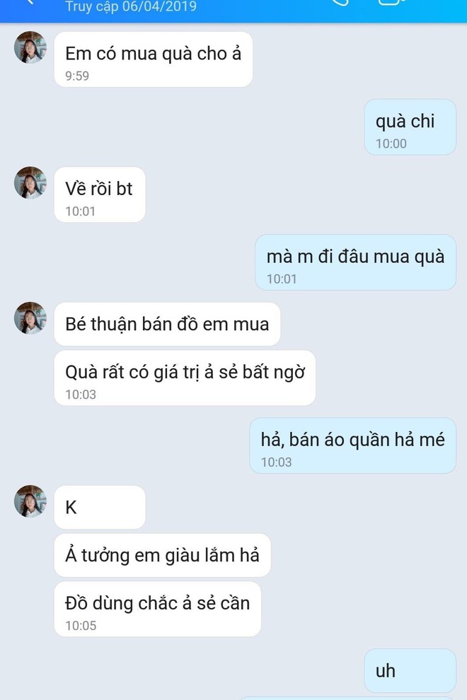 Nhà có em út có nghĩa là tối ngày bị xin xỏ nhưng lâu lâu cũng sến súa tình cảm ra trò - Ảnh 7.