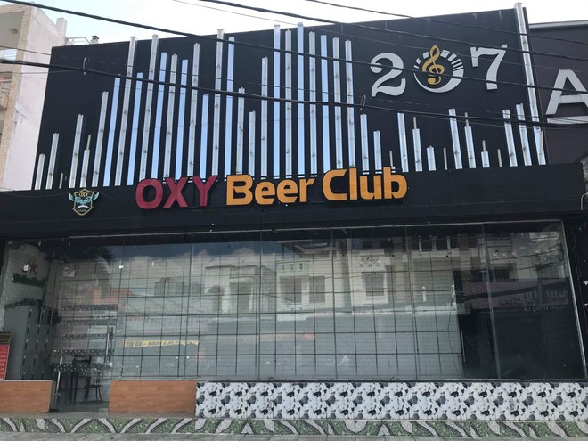Kiểm tra quán bar Oxy Beer Club, phát hiện 60 dân chơi nghi phê ma tuý - Ảnh 1.
