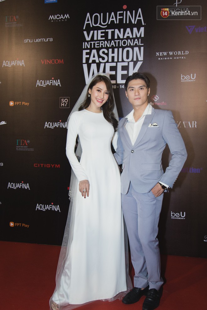 Linh Chi - Lâm Vinh Hải trông như cô dâu chú rể, Cindy Thái Tài lại hở bạo hết sức trên thảm đỏ Tuần lễ thời trang - Ảnh 2.