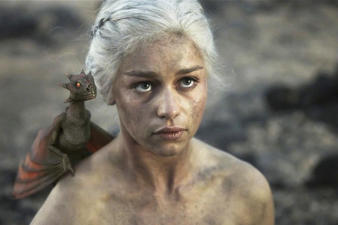 Màn hồi phục kì diệu sau 2 ca mổ não phức tạp của Mẹ Rồng Emilia Clarke - Ảnh 1.