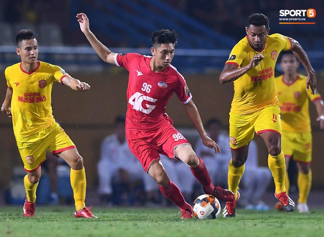 Bùi Tiến Dũng vừa ghi bàn, vừa lăn xả phòng ngự giúp Viettel thắng trận thứ 2 tại V.League 2019 - Ảnh 12.