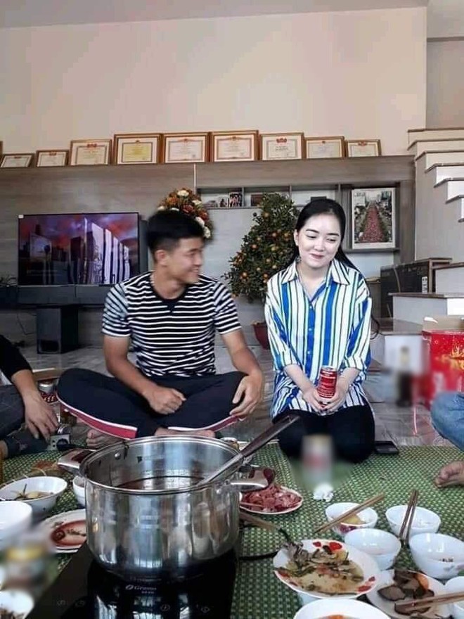 Bạn gái xinh đẹp lần đầu đăng ảnh couple nói missing u, Chinh Đen vẫn bất chấp để lại 1 bình luận lầy lội - Ảnh 2.