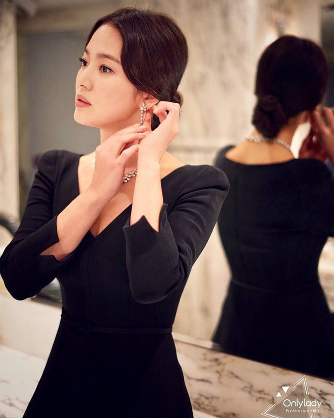 Ảnh sự kiện bị ch&ecirc; tơi tả v&igrave; dừ, Song Hye Kyo g&acirc;y n&aacute;o loạn với ảnh hậu trường đỉnh cao như t&aacute;c phẩm nghệ thuật - Ảnh 4.