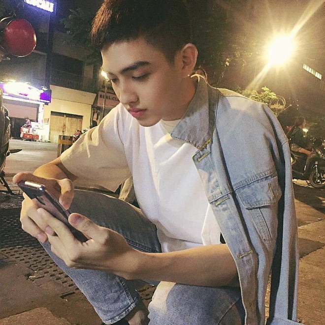 Chị em gục ng&atilde; trước ảnh chụp l&eacute;n cậu bạn b&agrave;n b&ecirc;n, nhan sắc tựa tựa Ng&ocirc; Diệc Ph&agrave;m lẫn B&igrave;nh An - Ảnh 5.
