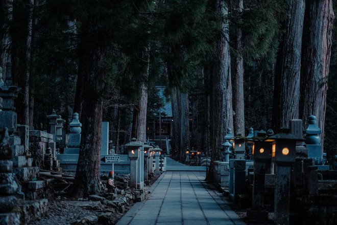 Khám phá Nghĩa trang Okunoin: Nơi được mệnh danh thánh địa thiêng liêng nhất Nhật Bản, có 5000 chiếc lồng đèn không bao giờ tắt - Ảnh 9.
