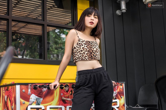 Street style 2 miền: công thức hot hit nhất gọi tên crop top và quần cạp cao, vừa tôn dáng vừa ăn ảnh hết cỡ - Ảnh 14.