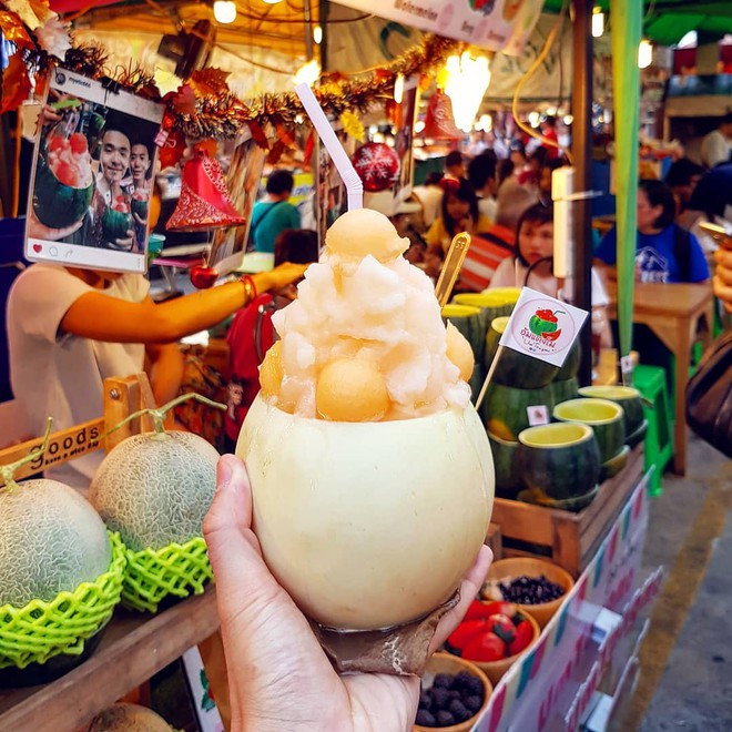 Quẩy nhiệt tình với Tết té nước Songkran xong đừng quên ghé qua khu chợ đêm nổi tiếng này ở Bangkok để ăn sập thế giới nhé! - Ảnh 10.