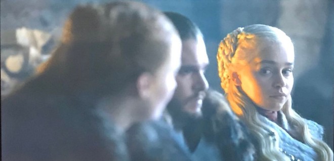 Game of Thrones 8: Mới tập 1, Mẹ Rồng và Sansa đã lườm nhau toét cả mắt - Ảnh 3.