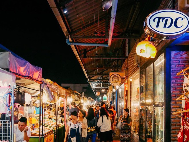 Quẩy nhiệt tình với Tết té nước Songkran xong đừng quên ghé qua khu chợ đêm nổi tiếng này ở Bangkok để ăn sập thế giới nhé! - Ảnh 7.
