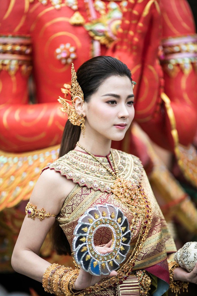 D&#226;n t&#236;nh n&#225;o loạn với nhan sắc cực phẩm của &#39;nữ thần Thungsa&#39; trong lễ Songkran 2019 tại Th&#225;i Lan - Ảnh 1.
