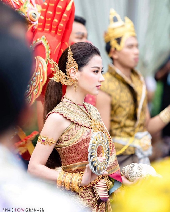 Dàn mỹ nhân đẹp nhất Tbiz hóa nữ thần tại Songkran 2019: Nữ chính Friend zone đỉnh cao nhưng có bằng 5 sao nữ này? - Ảnh 2.