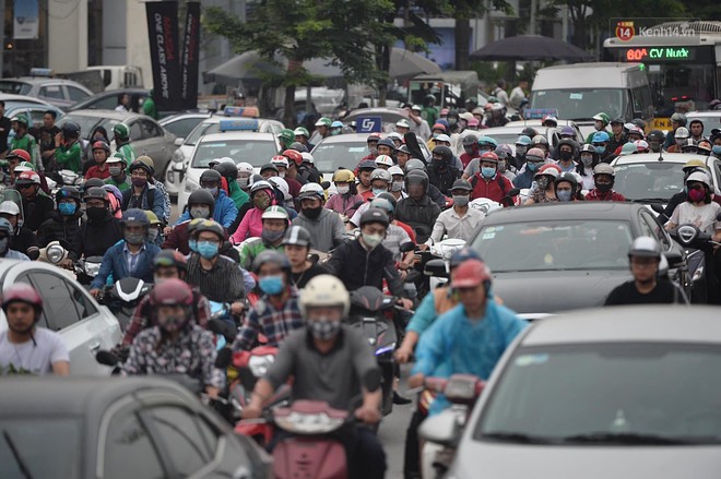 Vành đai 3 ùn tắc dài hàng km, cửa ngõ phía nam Thủ đô chật kín ngày cuối cùng kỳ nghỉ lễ - Ảnh 10.