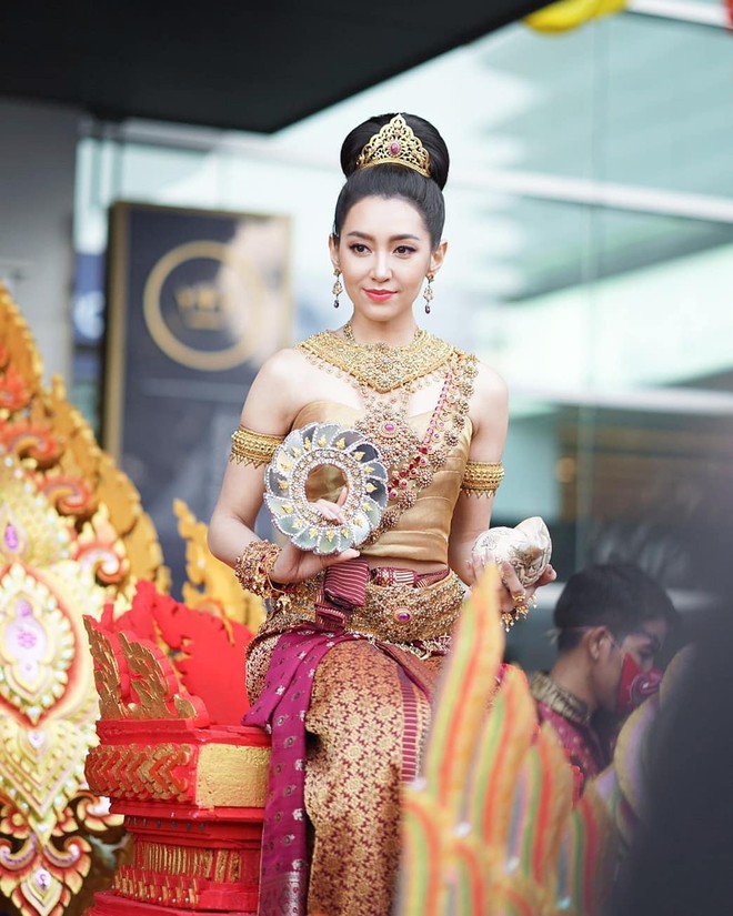 Dàn mỹ nhân đẹp nhất Tbiz hóa nữ thần tại Songkran 2019: Nữ chính Friend zone đỉnh cao nhưng có bằng 5 sao nữ này? - Ảnh 9.