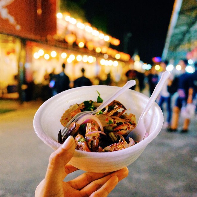 Quẩy nhiệt tình với Tết té nước Songkran xong đừng quên ghé qua khu chợ đêm nổi tiếng này ở Bangkok để ăn sập thế giới nhé! - Ảnh 8.