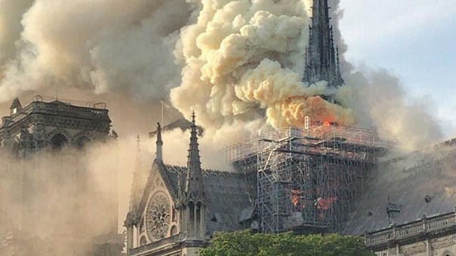 Mới 1 năm trước, Nhà thờ Đức Bà Paris từng bị liệt vào danh sách những kiến trúc đang lâm nguy và sắp thành đống đổ nát - Ảnh 3.