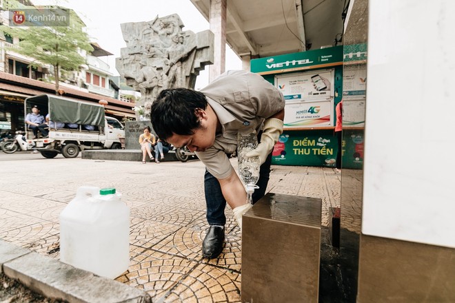 Trụ nước sạch miễn phí xuất hiện ở Hà Nội: Người thích thú, người lầm tưởng là... bồn rửa tay - Ảnh 5.