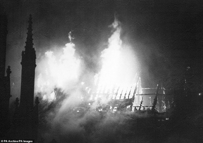 4 công trình lịch sử tại châu Âu từng bị quỷ lửa tấn công như Nhà thờ Đức Bà Paris - Ảnh 6.