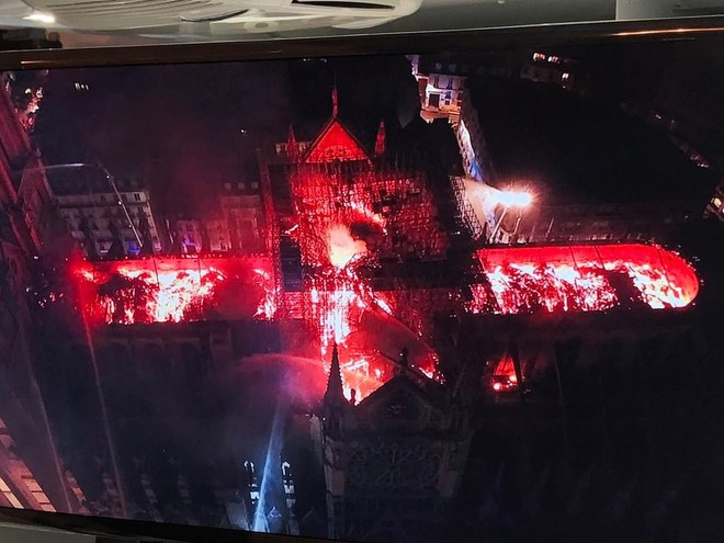 Những hình ảnh đầu tiên bên trong Nhà thờ Đức Bà Paris sau vụ hỏa hoạn - Ảnh 5.