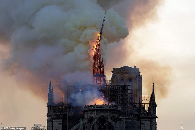 Những hình ảnh đầu tiên bên trong Nhà thờ Đức Bà Paris sau vụ hỏa hoạn - Ảnh 6.