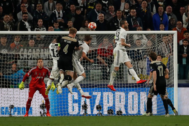 Loại Ronaldo v&agrave; đồng đội, Ajax Amsterdam lập kỷ lục v&ocirc; tiền kho&aacute;ng hậu - Ảnh 2.