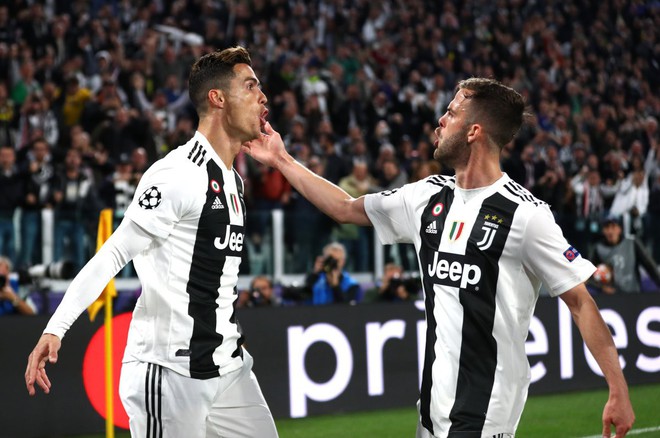 Loại Ronaldo v&agrave; đồng đội, Ajax Amsterdam lập kỷ lục v&ocirc; tiền kho&aacute;ng hậu - Ảnh 5.
