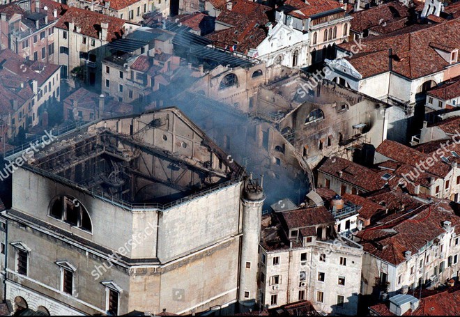 Trước nhà thờ Đức Bà Paris, rất nhiều di sản thế giới đã từng bị thần lửa hỏi thăm  - Ảnh 12.