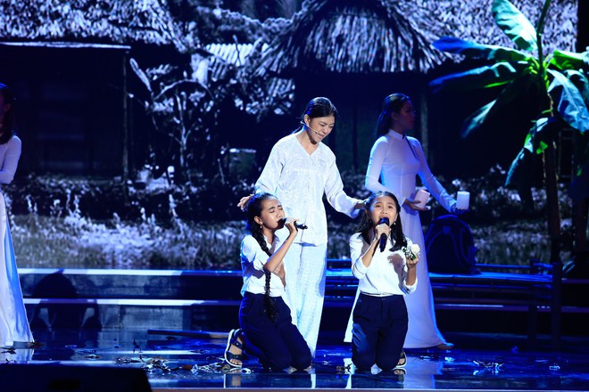 Hòa Minzy khoe giọng live như nuốt đĩa bên 2 học trò nhí - Ảnh 10.