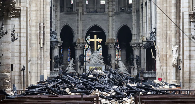 Chuông báo động Nhà thờ Đức Bà Paris reo 23 phút trước khi phát hiện có cháy - Ảnh 1.