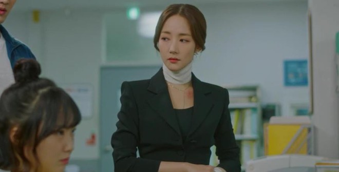 Đu idol lắm có ngày mất mạng, Park Min Young hết bị đâm tới bị bắn ở tập 3 Her Private Life - Ảnh 4.