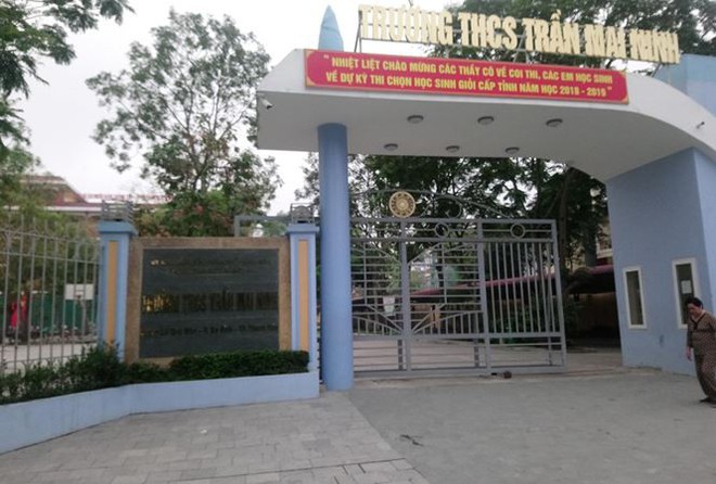 Học sinh lớp 8 rơi từ tầng cao xuống s&acirc;n trường - Ảnh 1.