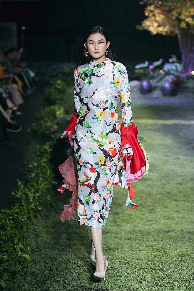 Tuyết Lan v&agrave; Kha Mỹ V&acirc;n t&aacute;i xuất tại show của NTK Thủy Nguyễn: C&ocirc; n&agrave;o cũng tr&ograve;n đầy ph&uacute;c hậu hơn xưa - Ảnh 2.