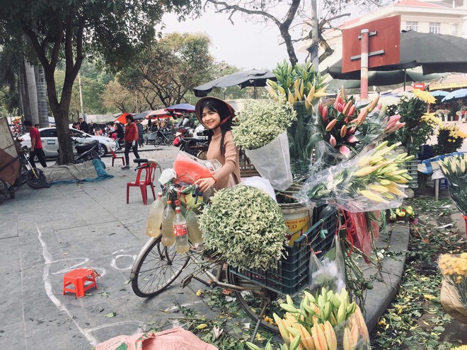 Phó nháy ngã vào bụi cây vì chụp ảnh quá có tâm nhưng điều dân mạng chú ý nhất lại là nhan sắc của nữ chính - Ảnh 3.