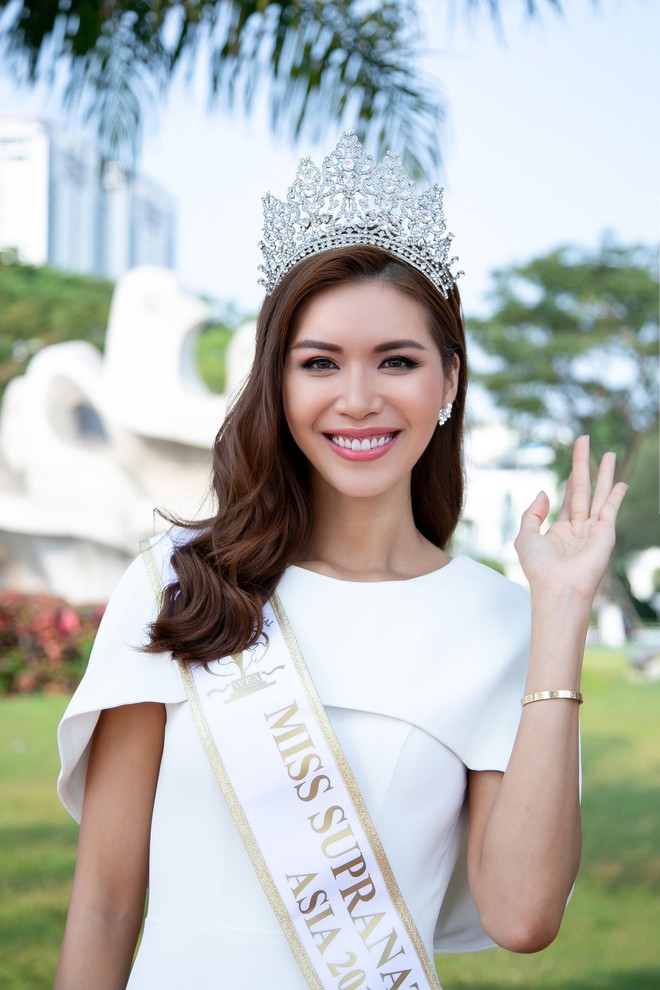 Minh T&uacute; thay đổi phong c&aacute;ch li&ecirc;n tục, g&acirc;y ấn tượng với bạn b&egrave; quốc tế khi tham dự chuỗi sự kiện tại Đ&agrave; Nẵng  - Ảnh 1.