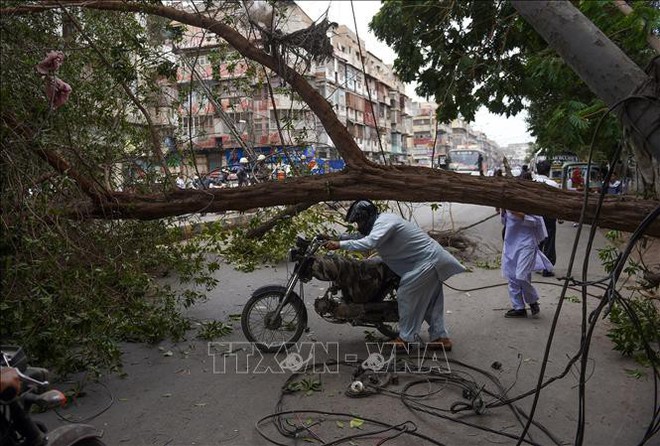 Khoảng 300 người thương vong do mưa lớn, lũ qu&eacute;t ở Ấn Độ, Pakistan  - Ảnh 1.
