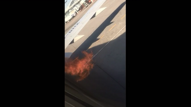 Động cơ máy bay Boeing 737 lại bốc cháy trước khi cất cánh tại Nga - Ảnh 1.
