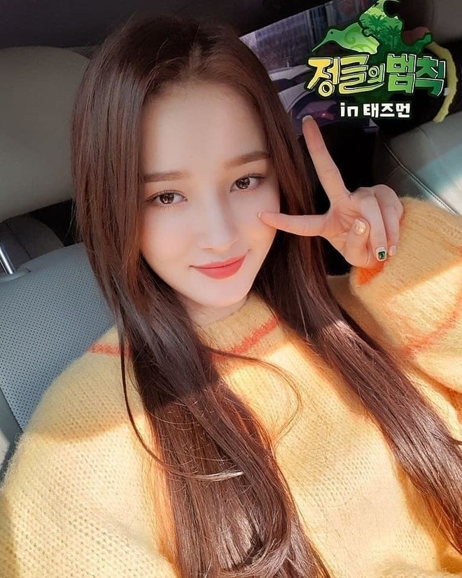 Không hổ danh thiên thần lai, Nancy (MOMOLAND) khoe mặt mộc đẹp xuất sắc khi đi rừng - Ảnh 6.