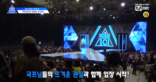 Nhìn thí sinh Produce X 101 catwalk trên sân khấu, fan thốt lên: Tưởng đang thi Hoa hậu Hoàn vũ? - Ảnh 4.