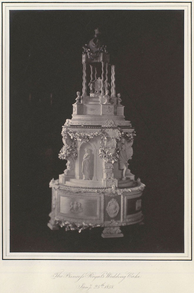 Xa hoa bánh cưới hoàng gia Anh qua từng thời kì, có chiếc lấy cảm hứng từ nhà thờ Notre-Dame - Ảnh 2.